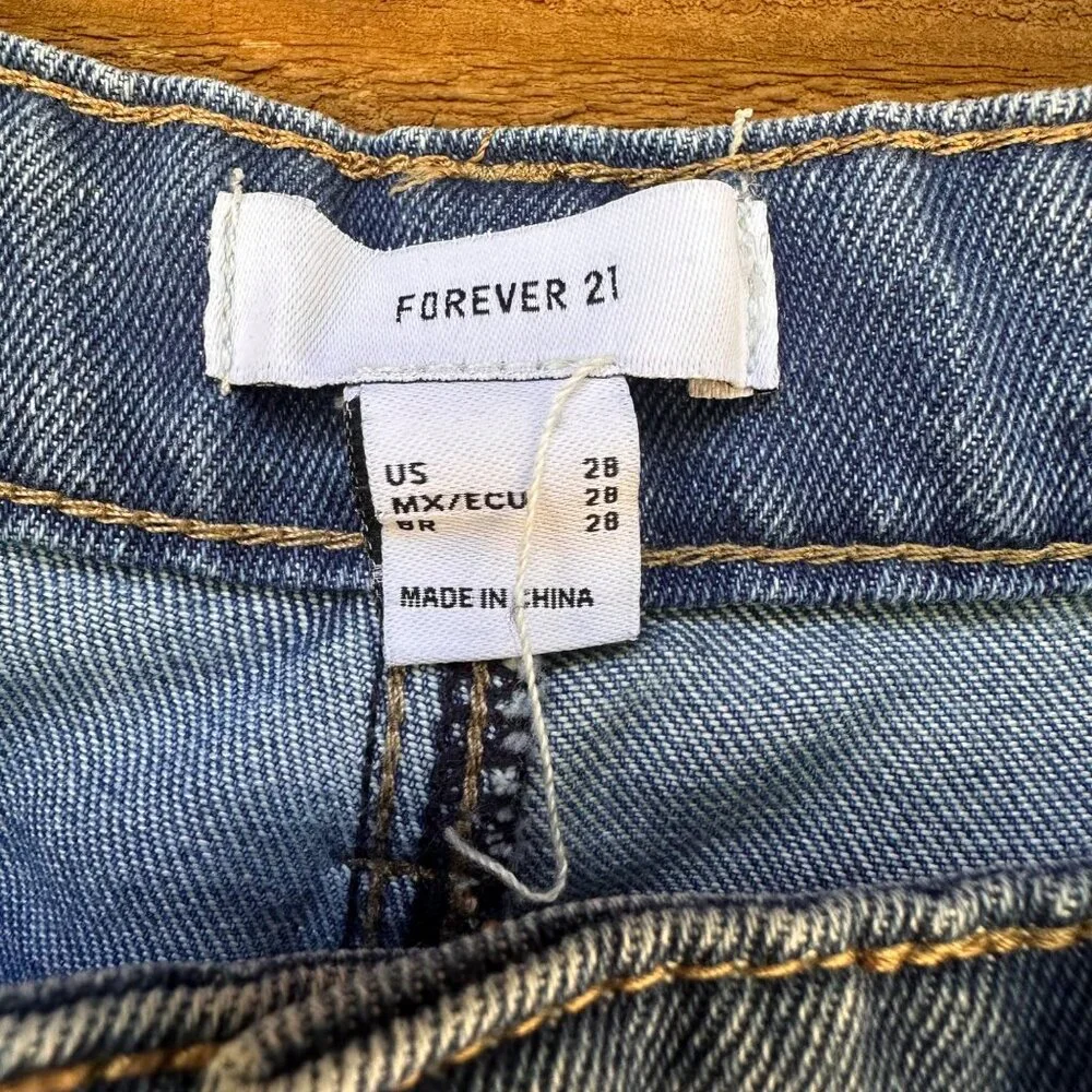 Forever 21 High Rise Ankle Distressed Lose Fit Blue Jeans Size 28 - Picture 2 of 13